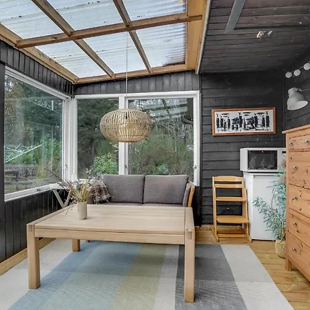 2 Bedroom Lovely In Feriehus