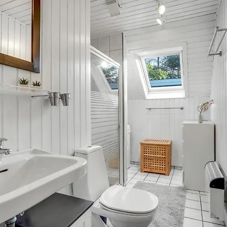 2 Bedroom Lovely In Feriehus