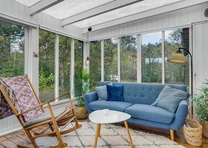 2 Bedroom Lovely In *